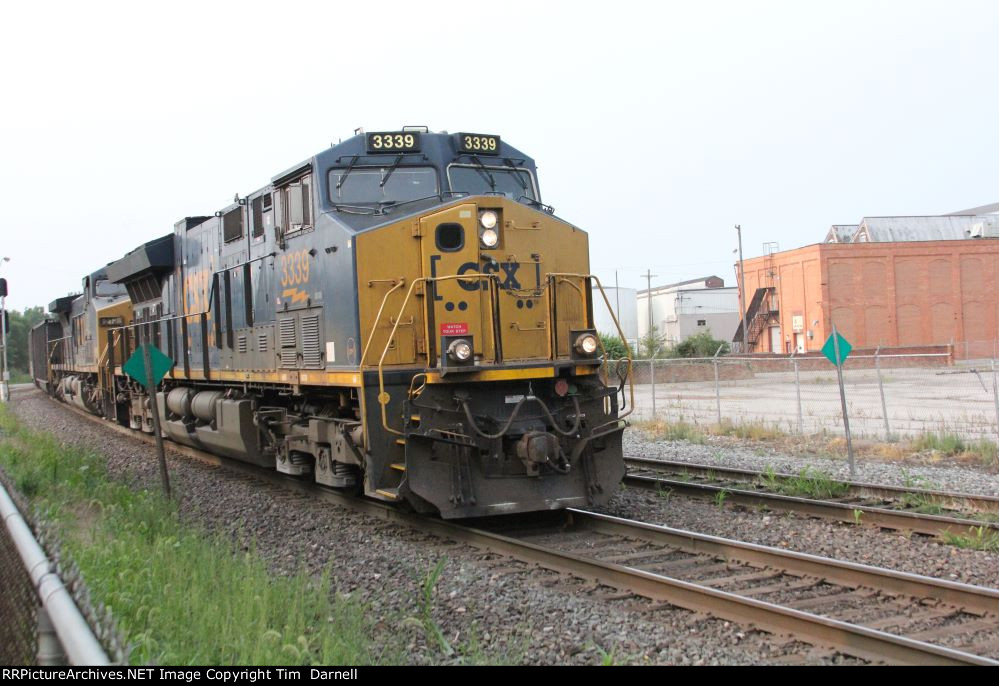 CSX 3339 leads C508